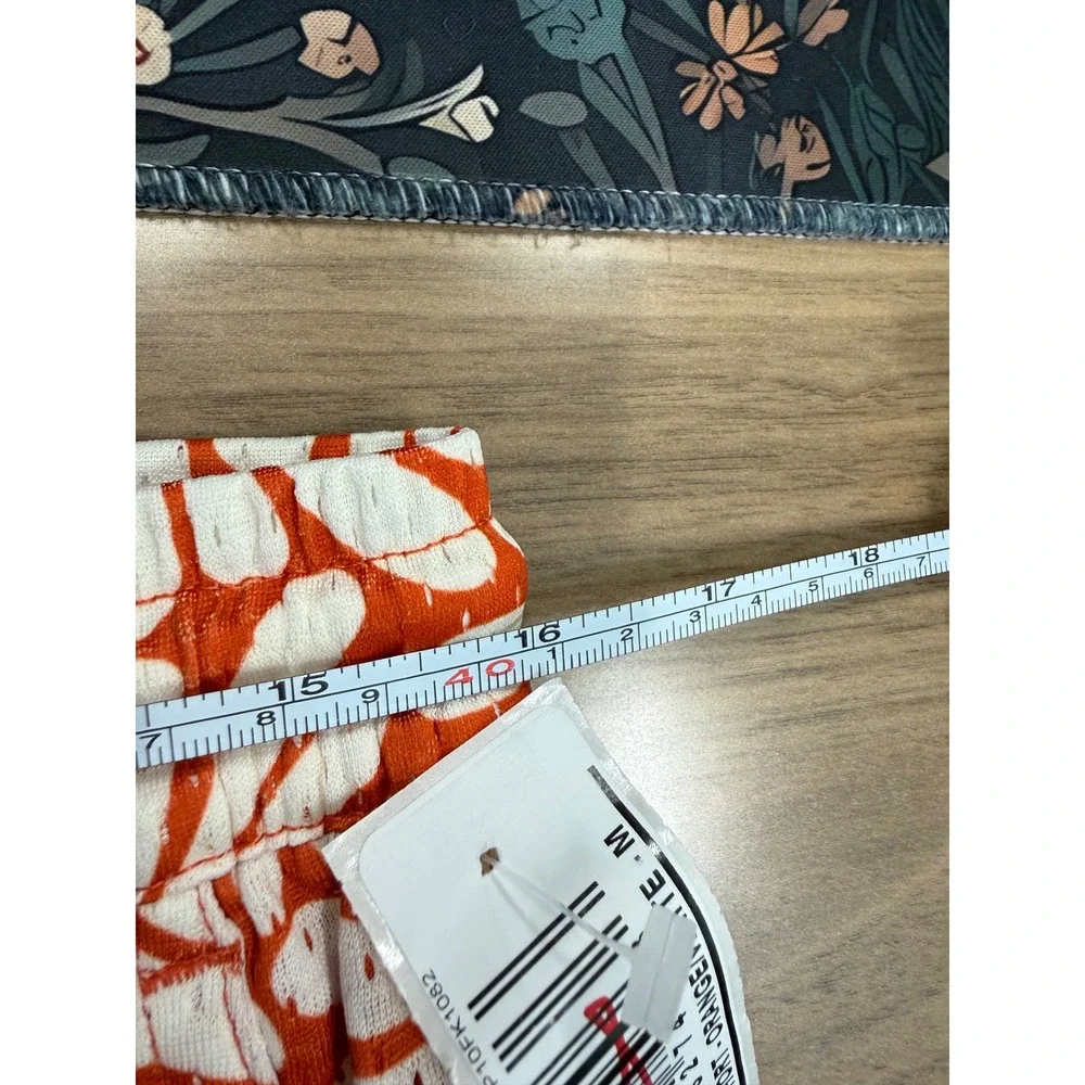 RSQ Mens Orange White Daisy Floral Mesh Shorts 6 Inch Inseam Size Medium NWT